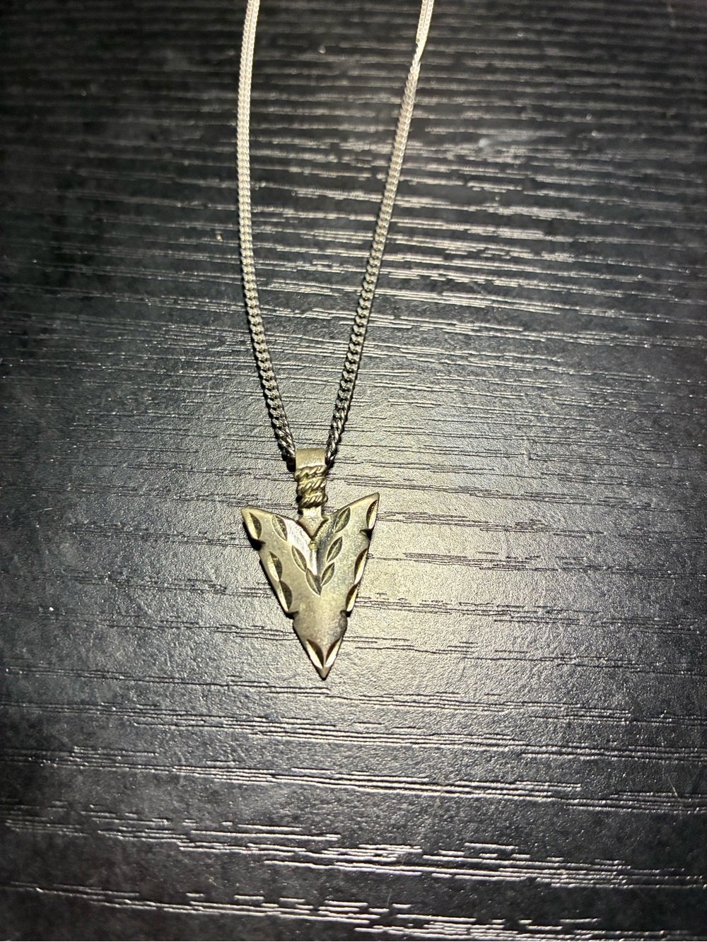 Delicate Leaf Arrowhead Pendant Necklace - Silver